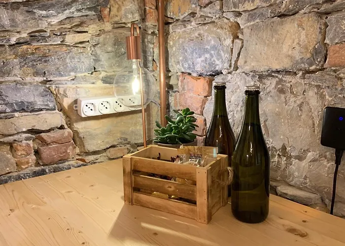 Apartment Rock & Wood - & *