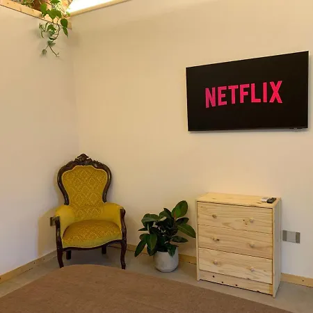 Apartment Rock & Wood - & *