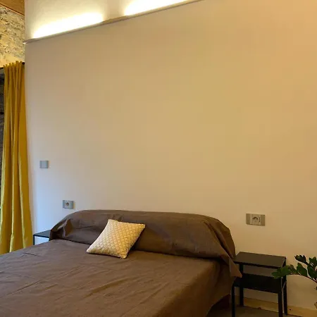 Apartment Rock & Wood - & *