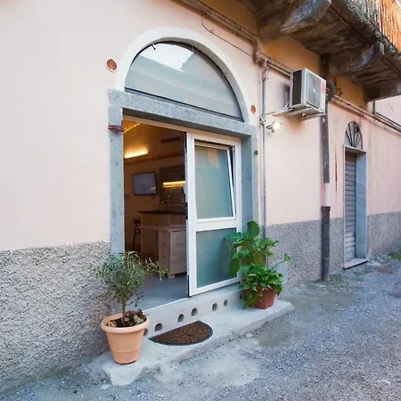 Apartment Rock & Wood - &